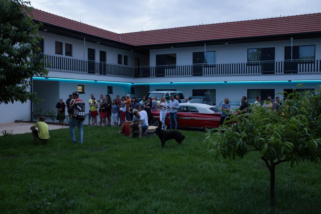 Motel Eldorado Mikulov Exterior photo